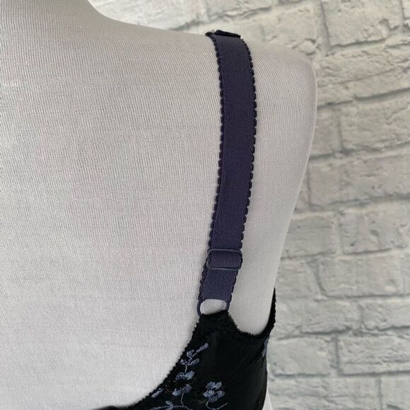 Olga women 38D satin front underwire bra w/3 hook closure and floral lace back - Picture 5 of 10